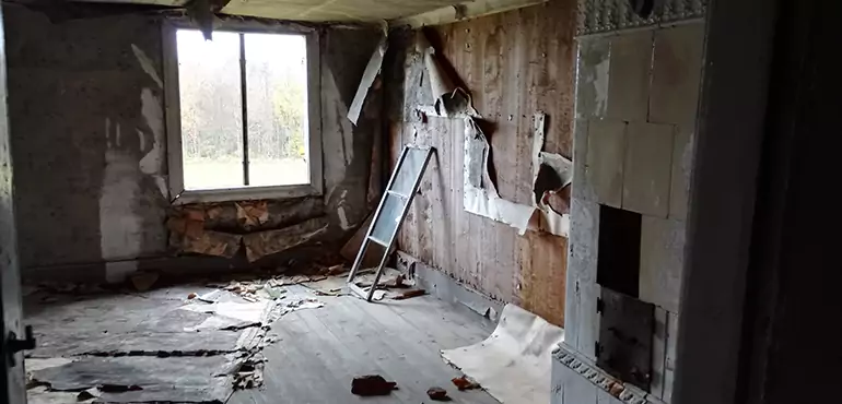 Why Selling a Distressed House Through Traditional Methods Fails in Fort Wright